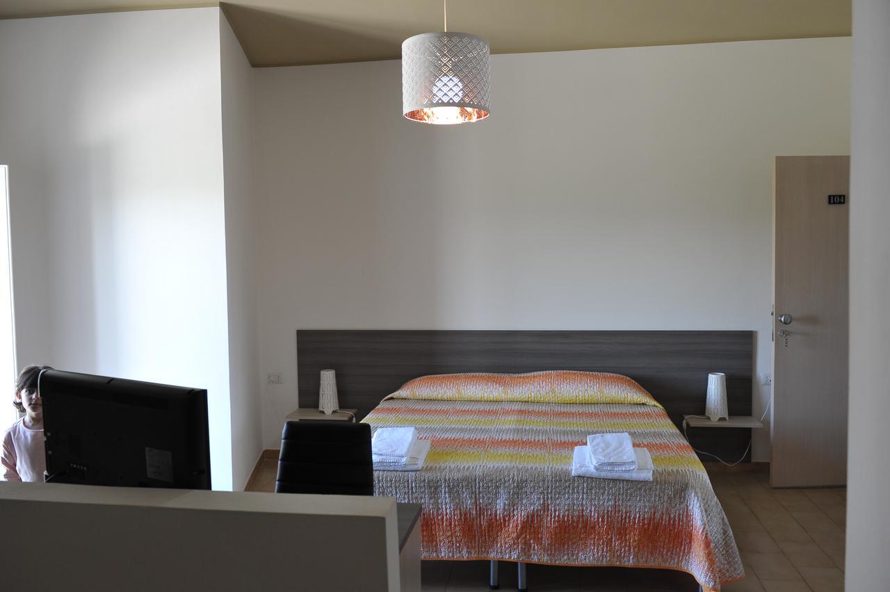 Sant'Arcangelo  Albergo " Il Gattopardo" Di Esposito Carmela & C Sas מראה חיצוני תמונה